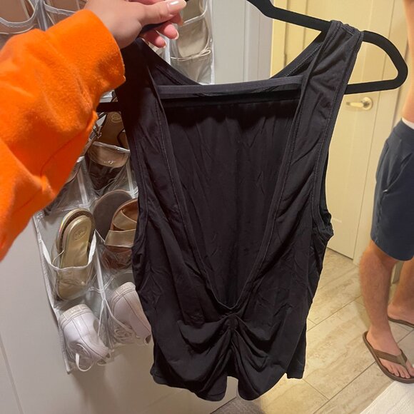 Lululemon Low back black top - Picture 2 of 4